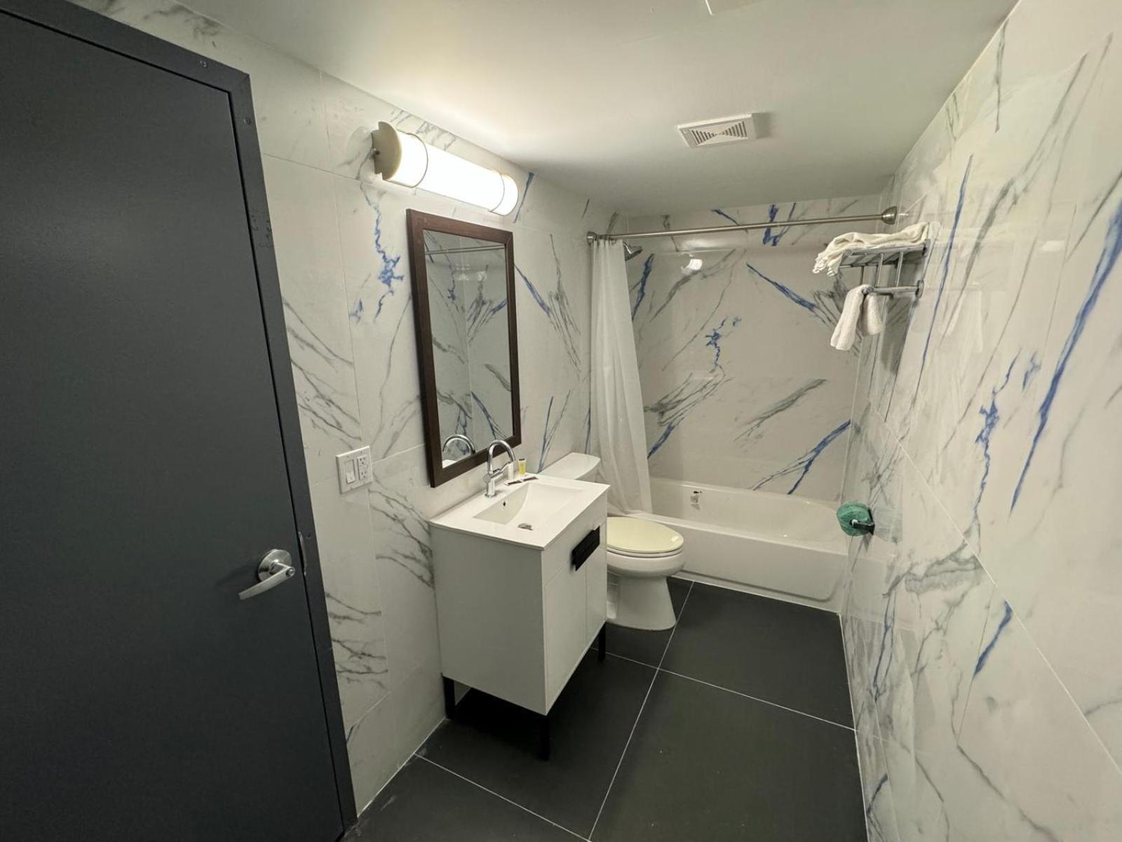 ホテル Essence Express Elizabeth Ewr Airport エクステリア 写真
